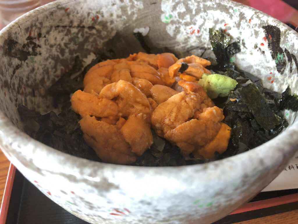 知床ウトロ側うに丼